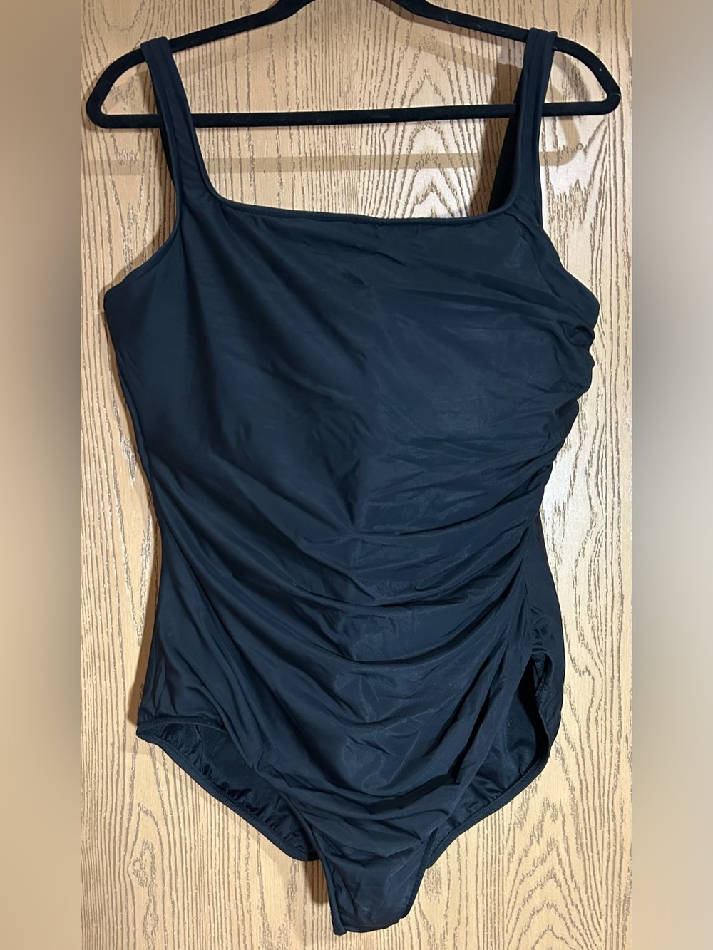 Miraclesuit Black One-Piece Swimsuit Underwire Bra Side Rushing 24W
